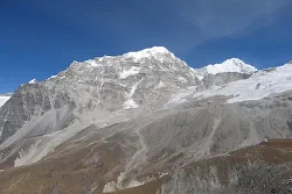 Kyanjin to Yala Peak Climbing